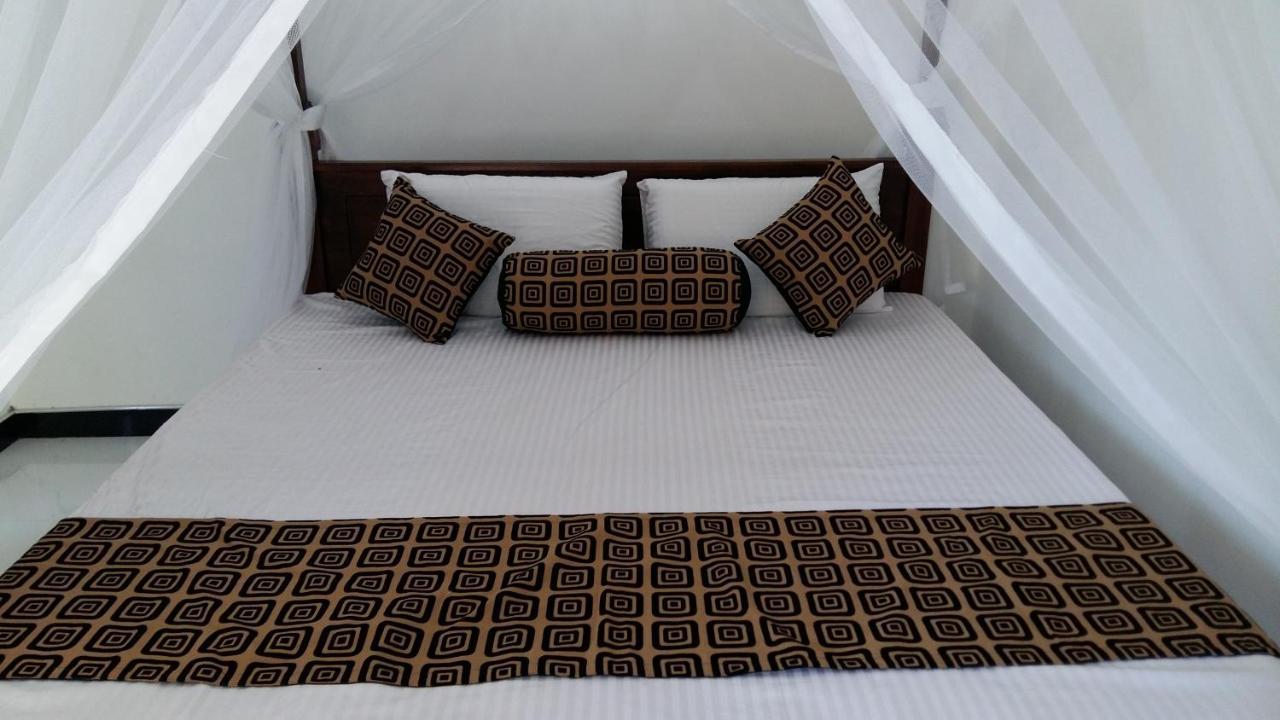 Happy Spring Guest Bed and Breakfast Mirissa Rum bild